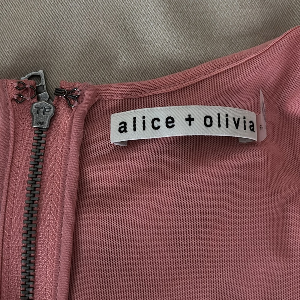 Alice + Olivia size 6
Light coral top with a flowered shirt - Picture 3 of 3